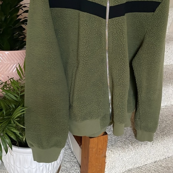 Zyia Green & Black Sherpa Fleece Zip Up - Picture 3 of 8